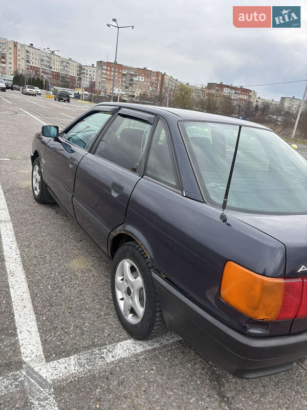 Седан Audi 80 1989 в Черновцах