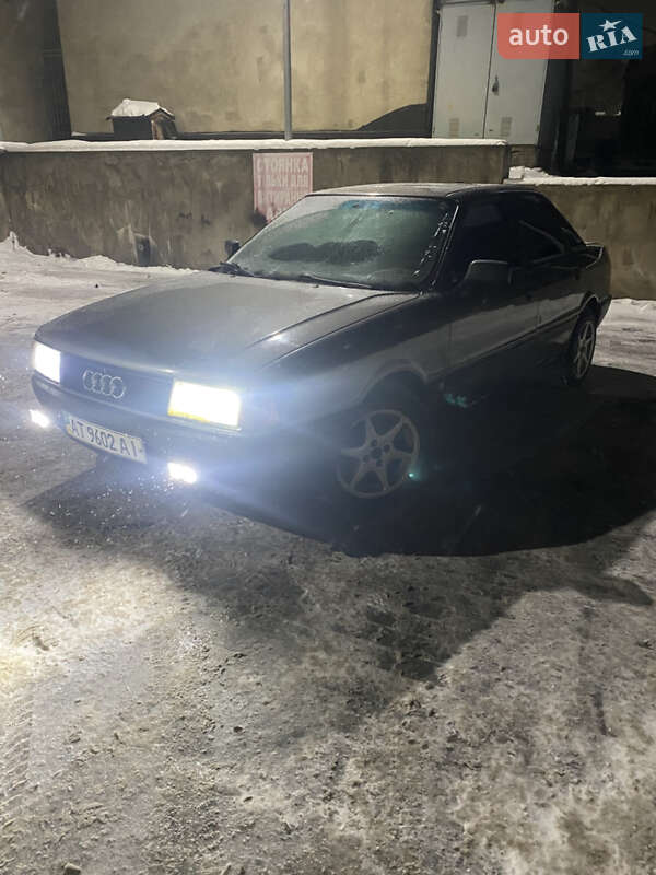 Седан Audi 80 1987 в Черновцах