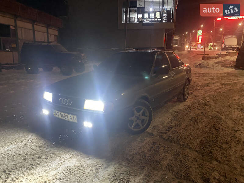 Седан Audi 80 1987 в Черновцах