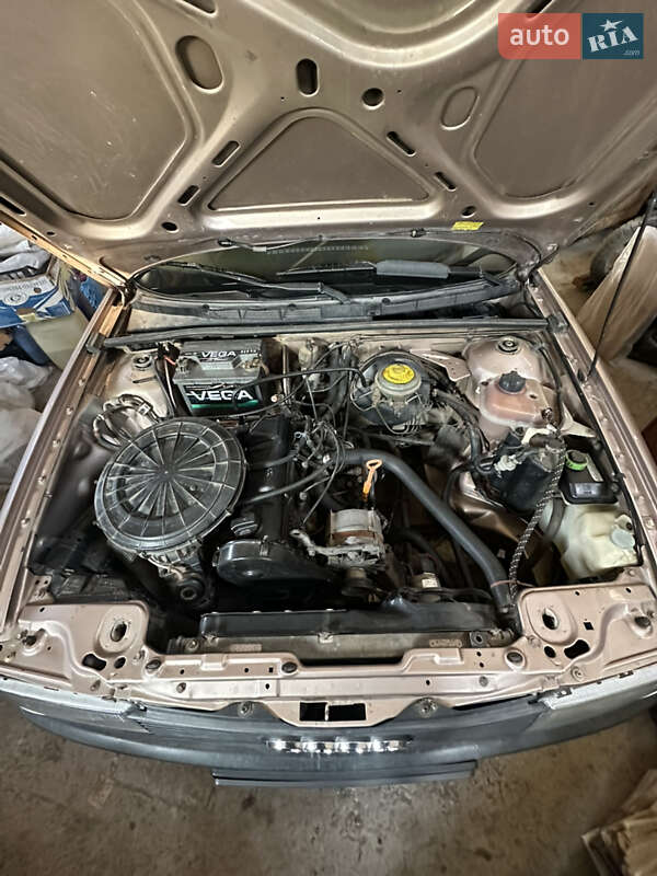 Седан Audi 80 1989 в Хороле