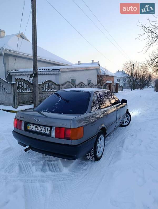 Седан Audi 80 1987 в Черновцах