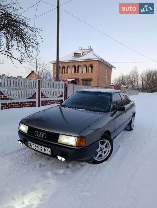 Седан Audi 80 1987 в Черновцах