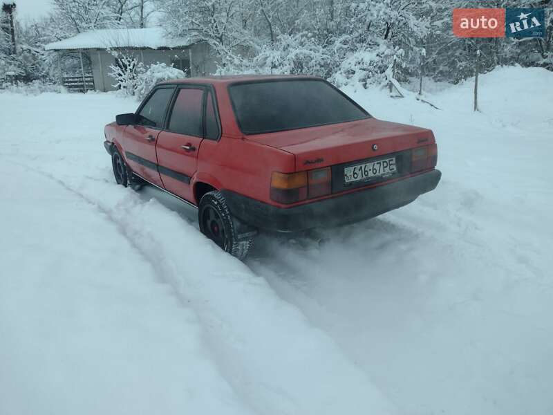 Седан Audi 80 1986 в Виноградове