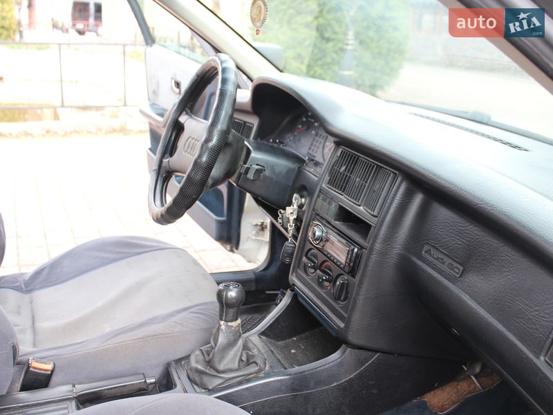 Седан Audi 80 1987 в Жовкве