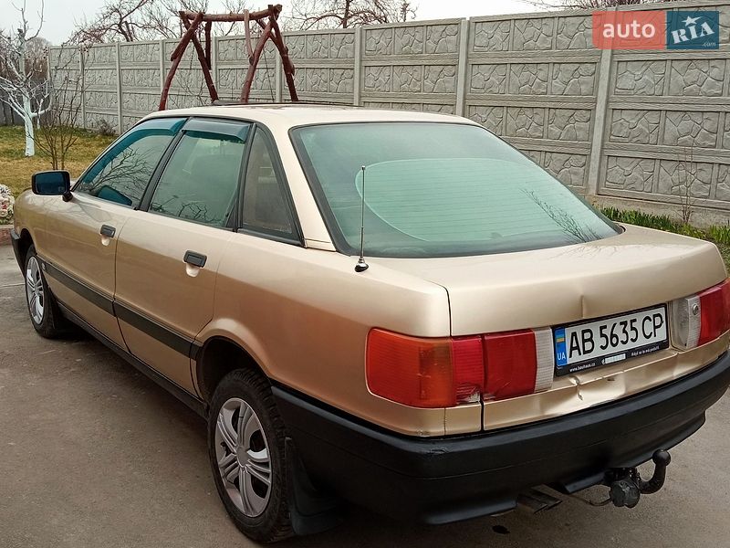Седан Audi 80 1988 в Липовце