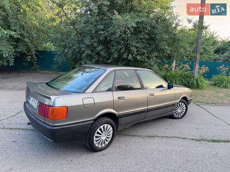 Седан Audi 80 1988 в Глобиному