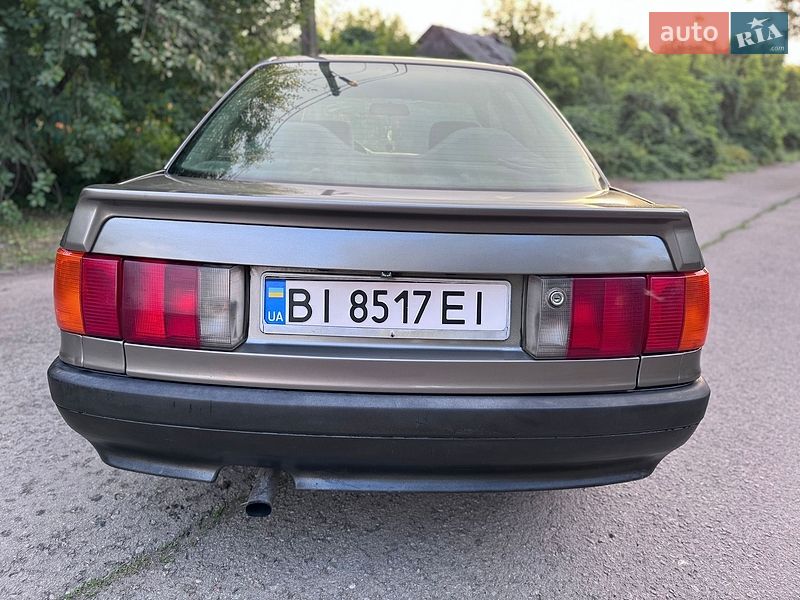 Седан Audi 80 1988 в Глобиному