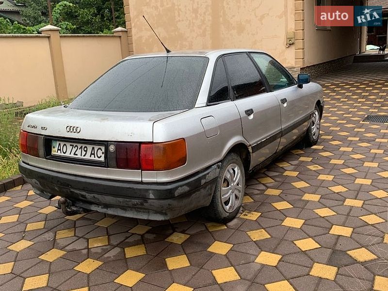 Седан Audi 80 1987 в Виноградові