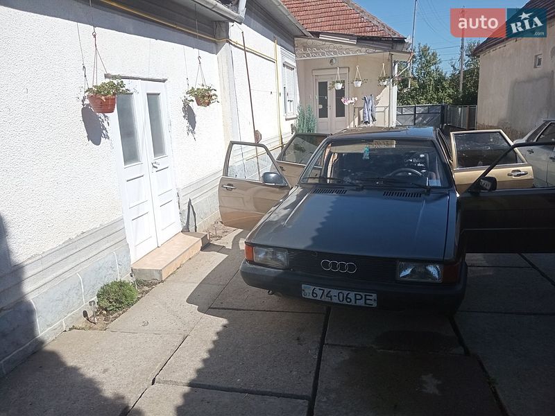 Седан Audi 80 1982 в Береговому