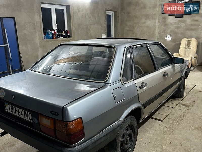 Седан Audi 80 1985 в Глыбокой