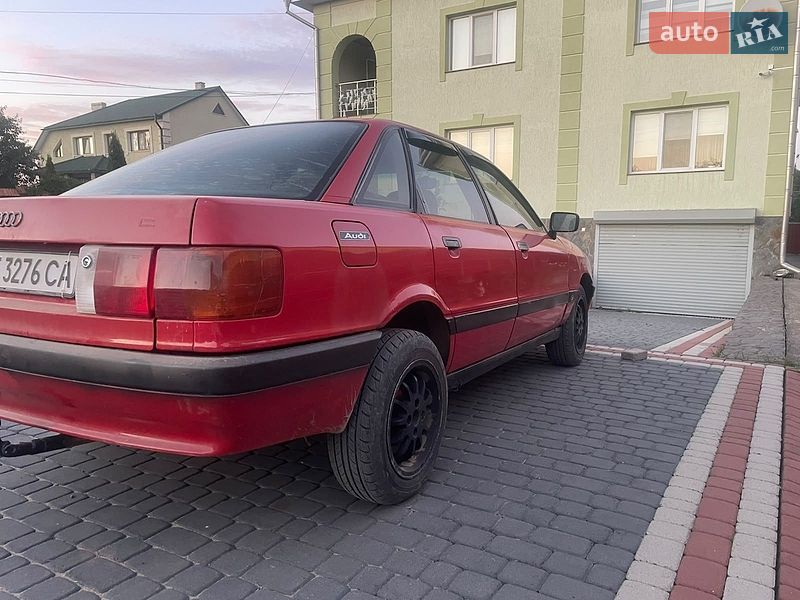 Седан Audi 80 1988 в Черновцах