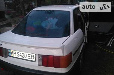 Седан Audi 90 1988 в Звягеле