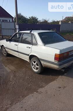 Седан Audi 90 1985 в Геническе