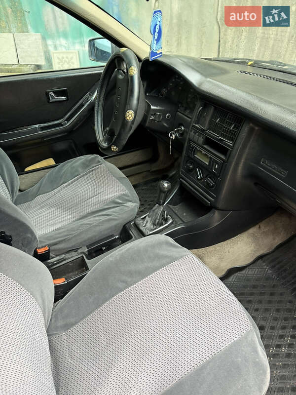 Седан Audi 90 1988 в Ровно
