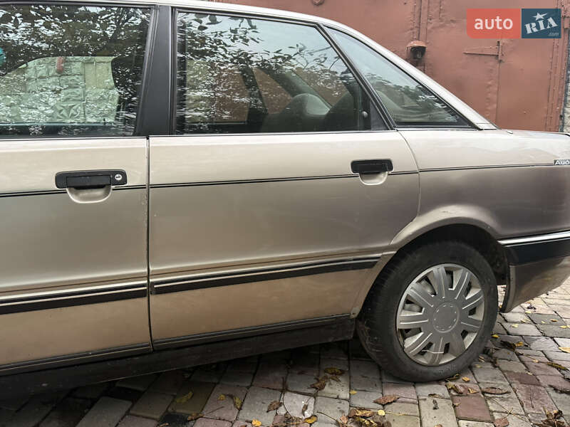 Седан Audi 90 1988 в Ровно