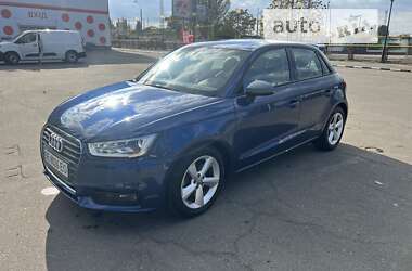 Хэтчбек Audi A1 2016 в 