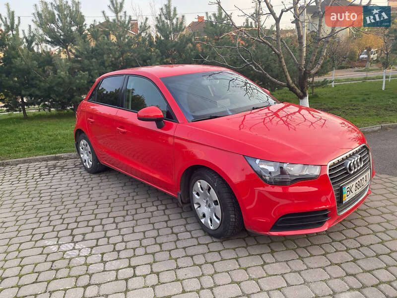 Хэтчбек Audi A1 2013 в 