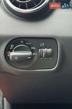 Хетчбек Audi A1 2012 в 