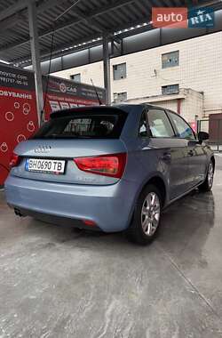 Хэтчбек Audi A1 2012 в 