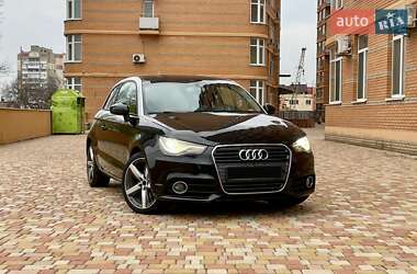 Хэтчбек Audi A1 2010 в 