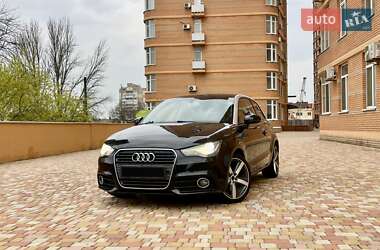 Хэтчбек Audi A1 2010 в 