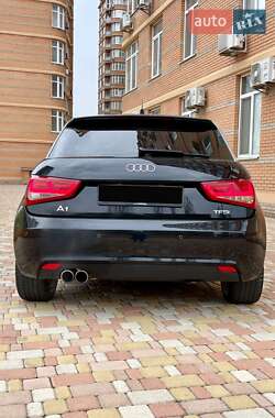 Хэтчбек Audi A1 2010 в 