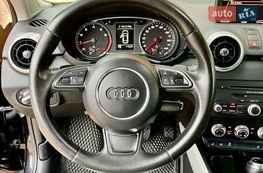 Хэтчбек Audi A1 2010 в 