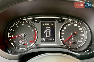 Хэтчбек Audi A1 2010 в 