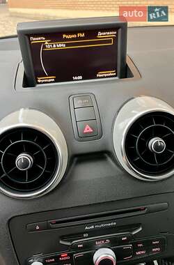 Хэтчбек Audi A1 2010 в 