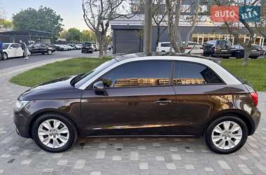 Хэтчбек Audi A1 2011 в 