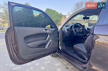 Хэтчбек Audi A1 2011 в 
