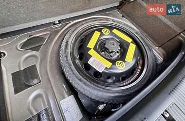 Хэтчбек Audi A1 2011 в 