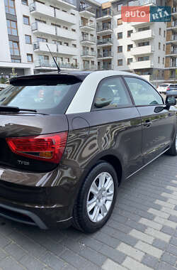 Хэтчбек Audi A1 2010 в 