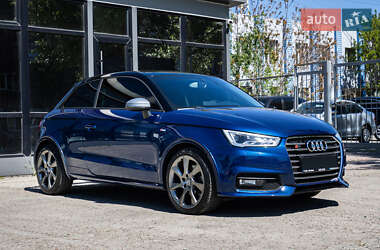 Хетчбек Audi A1 2015 в 
