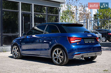 Хетчбек Audi A1 2015 в 