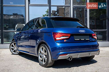 Хетчбек Audi A1 2015 в 