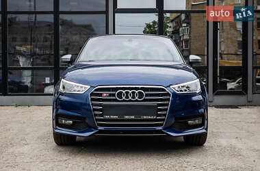 Хэтчбек Audi A1 2015 в 