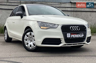 Хэтчбек Audi A1 2013 в 