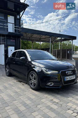 Хэтчбек Audi A1 2010 в 