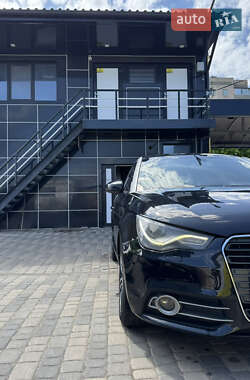Хэтчбек Audi A1 2010 в 