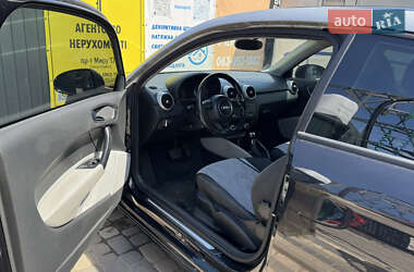 Хэтчбек Audi A1 2010 в 