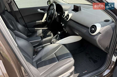 Хэтчбек Audi A1 2013 в 