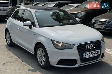 Хетчбек Audi A1 2012 в 
