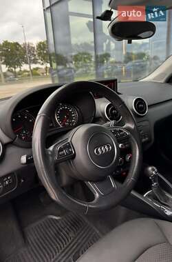 Хэтчбек Audi A1 2013 в 
