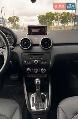 Хэтчбек Audi A1 2013 в 