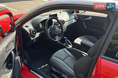 Хэтчбек Audi A1 2011 в 