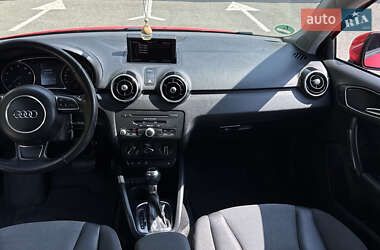 Хэтчбек Audi A1 2011 в 