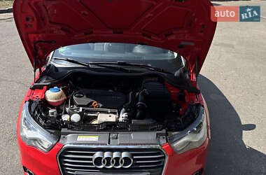 Хэтчбек Audi A1 2011 в 