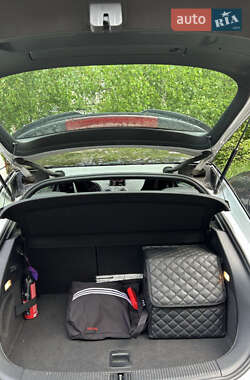Хэтчбек Audi A1 2011 в 