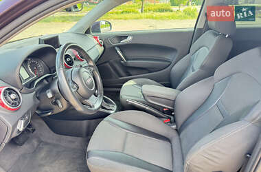 Хэтчбек Audi A1 2011 в 